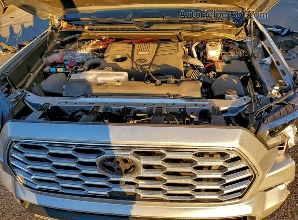 7SVAAABA7RX033018 2024 TOYOTA SEQUOIA Silver Widok komory silnika