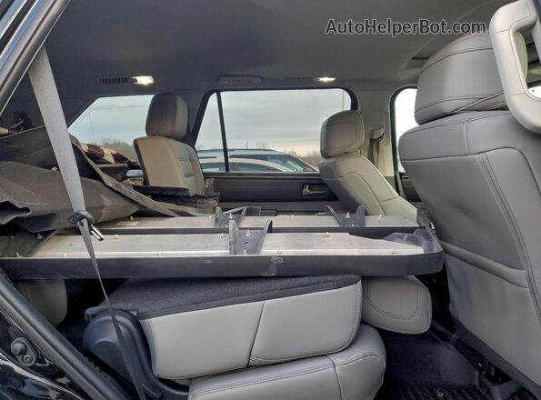 7SVAAABA8RX024134 2024 TOYOTA SEQUOIA Черный Вид задней части салона