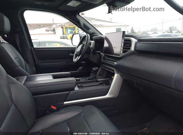7SVAAABA8RX032475 2024 TOYOTA SEQUOIA Gray Widok wnętrza z przodu