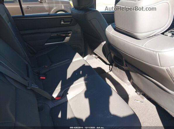 7SVAAABA9TX076637 2026 TOYOTA LIMITED Black Widok naklejki z numerem VIN