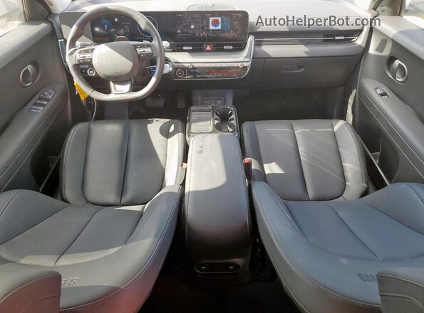 7YAKN4DA2SY009526 2025 HYUNDAI IONIQ Gray Widok deski rozdzielczej