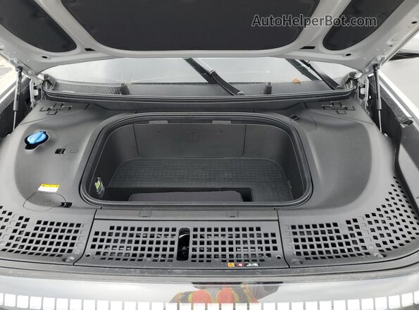 7YAMUFS39TY002330 2026 HYUNDAI IONIQ Two Tone Widok komory silnika