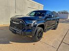 2025 Toyota Tundra Crewmax Sr Черный vin: 5TFLA5DBXSX329270