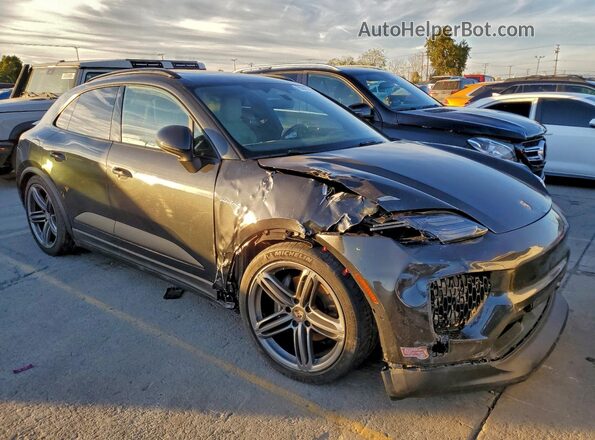 WP1AA2XA3RL000819 2024 PORSCHE MACAN Черный Вид спереди