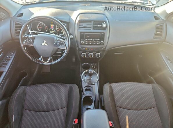 JA4AP3AU4HZ047052 2017 MITSUBISHI OUTLANDER Белый Вид щитка приборов