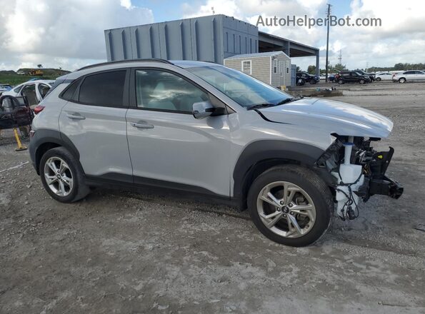 KM8K62AB5NU870437 2022 HYUNDAI KONA Серебряный Вид спереди