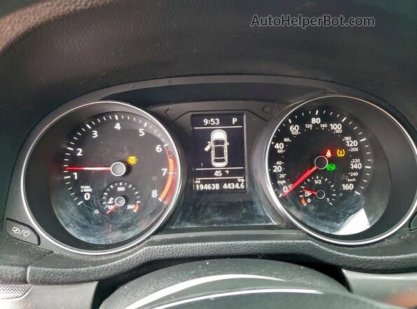 1VWAT7A34HC031370 2017 VOLKSWAGEN PASSAT Белый Вид задних сидений