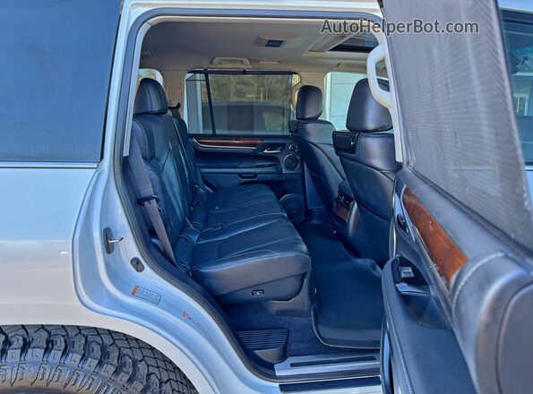 JTJHY7AX5H4247578 2017 LEXUS LX570 Белый Вид салона спереди