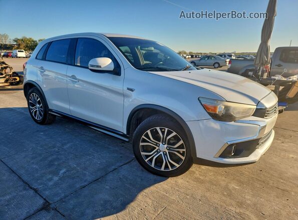 JA4AP3AU4HZ047052 2017 MITSUBISHI OUTLANDER Белый Вид спереди