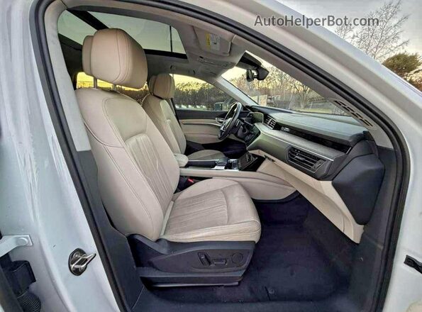 WA1AAAGE8MB010286 2021 AUDI E-TRON White წინა ხედი