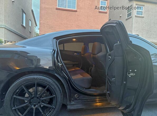 2C3CDXCT2KH578605 2019 DODGE CHARGER Черный Вид салона спереди