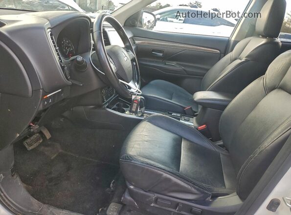 JA4AD3A39LZ018719 2020 MITSUBISHI OUTLANDER Белый Вид панели приборов