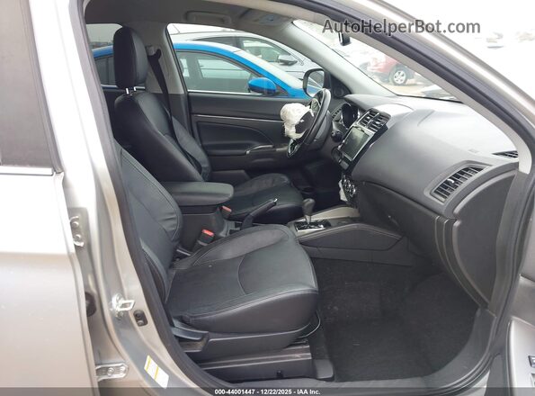JA4AP4AW2JU025304 2018 MITSUBISHI OUTLANDER SPORT Silver Вид салону спереду