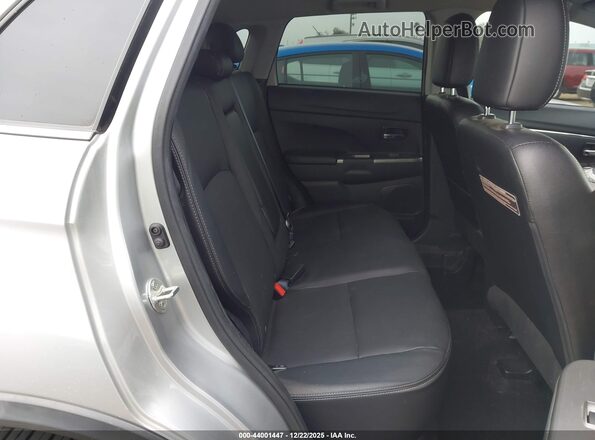 JA4AP4AW2JU025304 2018 MITSUBISHI OUTLANDER SPORT Silver Вид наклейки з VIN-кодом