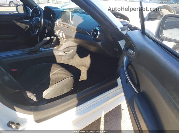 JC1NFAEK3J0139672 2018 FIAT 124 SPIDER Белый Вид салона спереди