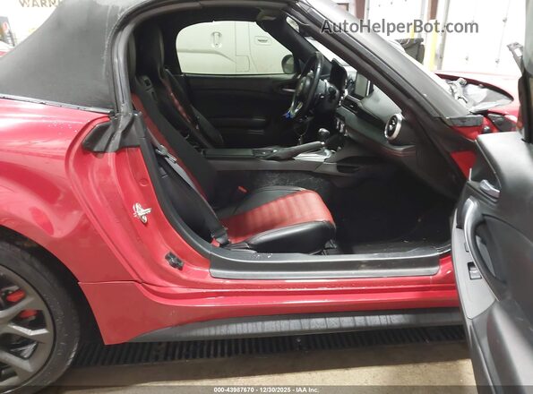 JC1NFAEK5J0134182 2018 FIAT 124 SPIDER Красный Вид салона спереди