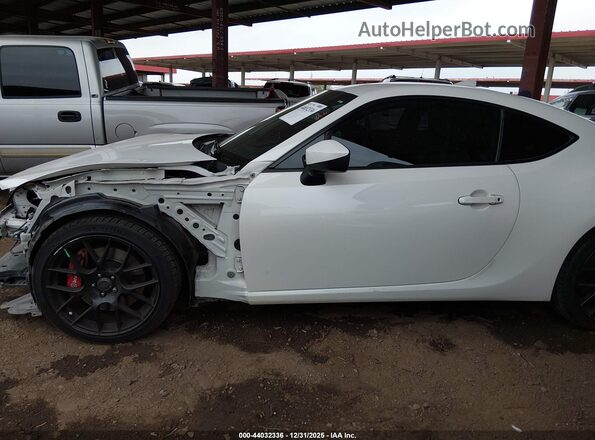 JF1ZCAC1XH9605570 2017 SUBARU BRZ Белый 