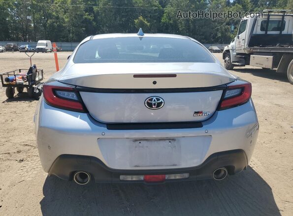 JF1ZNBC17P8759013 2023 TOYOTA GR Серебряный Вид сзади