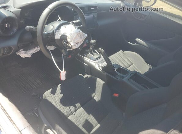JF1ZNBC17P8759013 2023 TOYOTA GR Серебряный Вид панели приборов