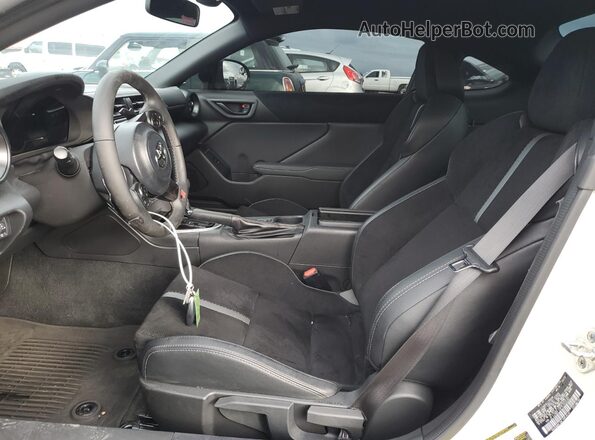 JF1ZNBF18P8765530 2023 TOYOTA GR Белый Вид салона спереди