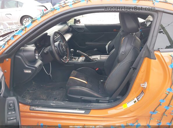 JF1ZNBG15P9755935 2023 TOYOTA GR86 Оранжевый Вид салона спереди