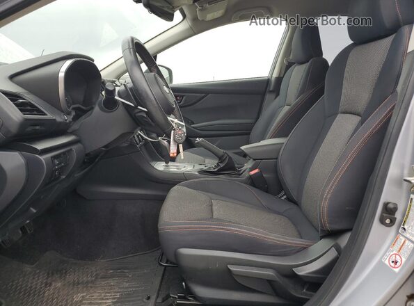 JF2GTADC7JH217274 2018 SUBARU CROSSTREK Серебряный Вид салона спереди