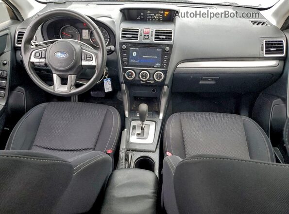 JF2SJADC9HH496382 2017 SUBARU FORESTER 2.5 Серебряный Вид панели приборов