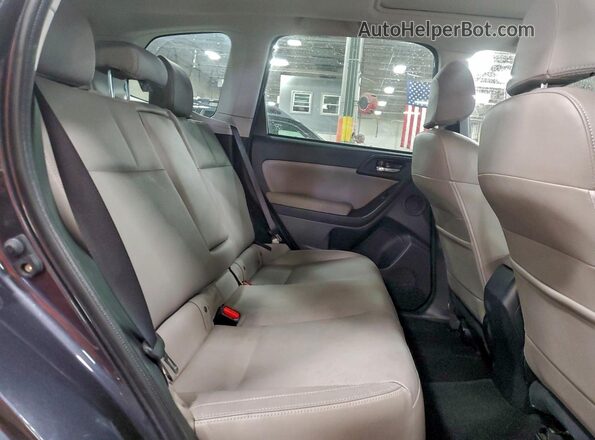 JF2SJARC5JH539968 2018 SUBARU FORESTER 2.5 Серый Вид задней части салона