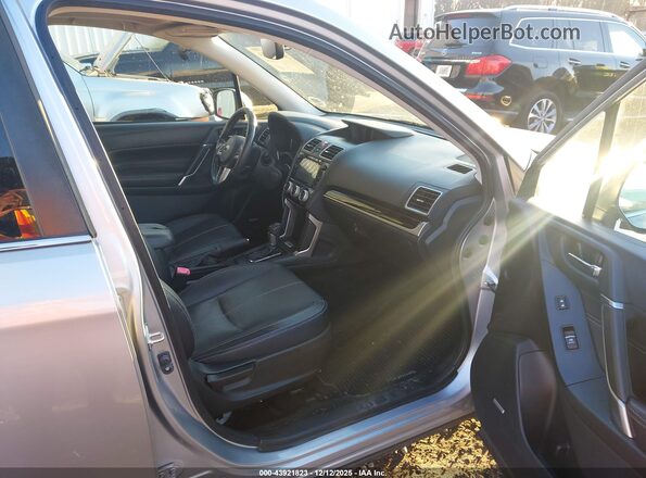 JF2SJATC5HH414925 2017 SUBARU FORESTER 2.5I TO Серебряный Вид салона спереди