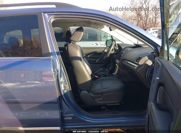 JF2SJAWC0HH516483 2017 SUBARU FORESTER 2.5I TO Синий Вид салона спереди