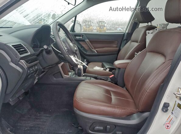 JF2SJAWC5HH496957 2017 SUBARU FORESTER 2.5I TO Белый Вид салона спереди