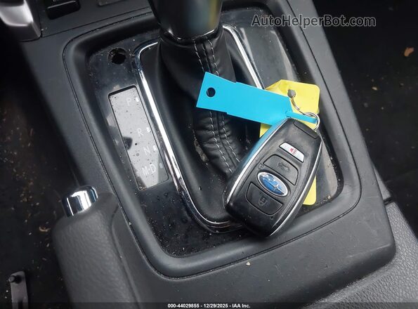 JF2SJGTC0HH447401 2017 SUBARU FORESTER2. Красный Вид панели приборов