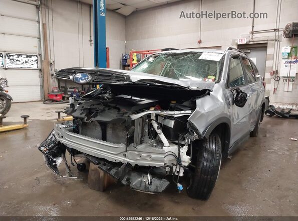 JF2SKADC4RH445080 2024 SUBARU FORESTER Silver Widok z przodu