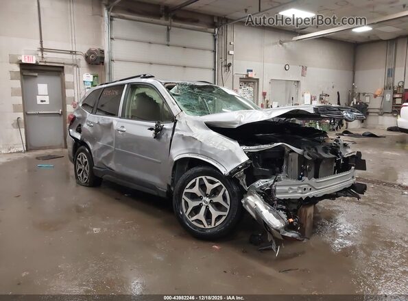 JF2SKADC4RH445080 2024 SUBARU FORESTER Silver Przód prawy
