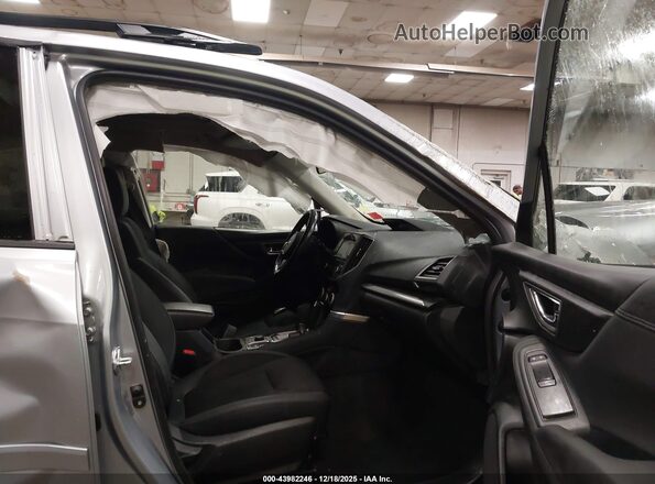 JF2SKADC4RH445080 2024 SUBARU FORESTER Silver Widok wnętrza z przodu