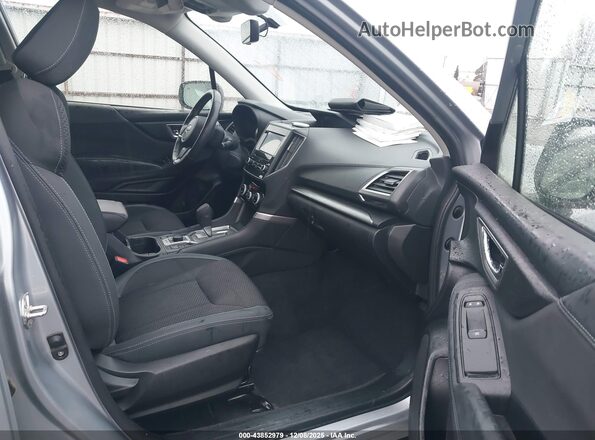 JF2SKAJC2MH526348 2021 SUBARU FORESTER Silver Front interior view