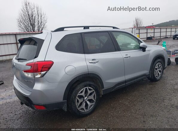 JF2SKAJC2MH526348 2021 SUBARU FORESTER Silver Rear right