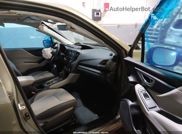JF2SKAJCXMH453472 2021 SUBARU FORESTER Green Front interior view