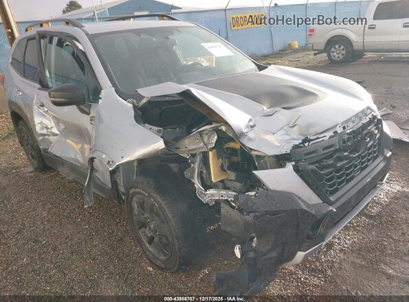 JF2SKAMC2NH435660 2022 SUBARU FORESTER Silver Вид спереду