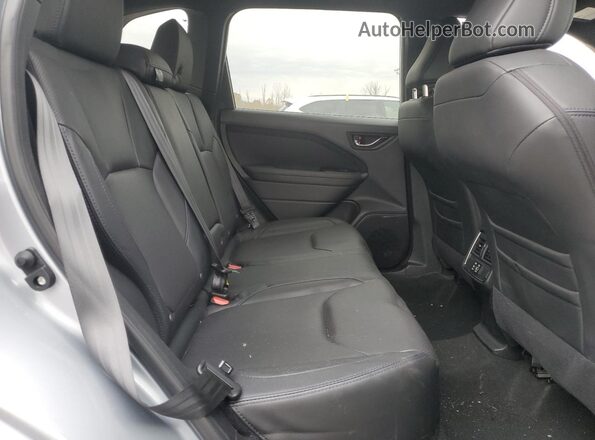 JF2SLDRC4SH536721 2025 SUBARU FORESTER Silver უკანა სალონის ხედი