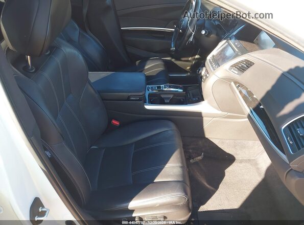 JH4KC2F90JC000306 2018 ACURA OTHER White Front interior view