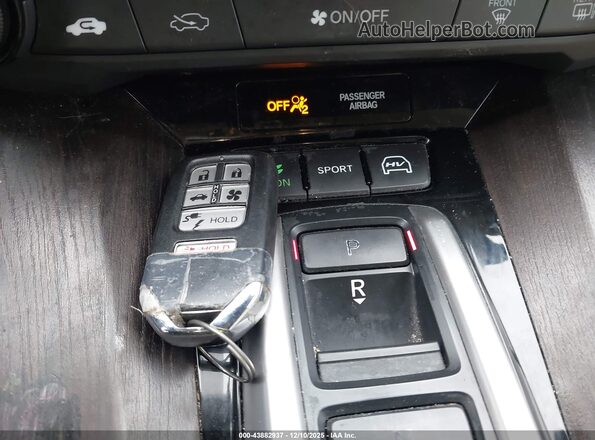 JHMZC5F30JC001063 2018 HONDA CLARITY PLUG-IN HYBRID White Dashboard view
