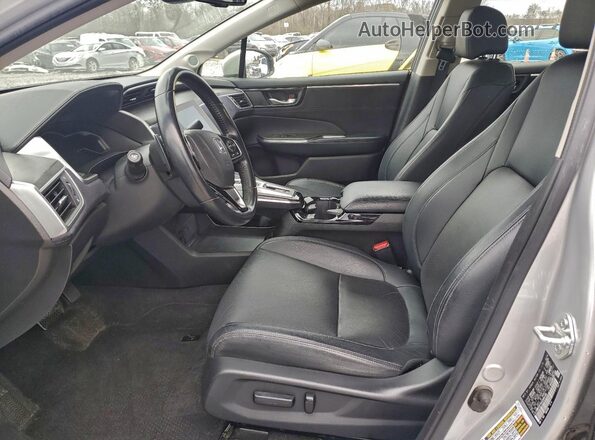 JHMZC5F39JC004186 2018 HONDA CLARITY Серебряный Вид салона спереди