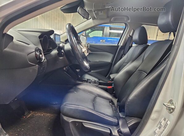 JM1DKFC73K0423780 2019 MAZDA CX-3 White Vista interior delantera