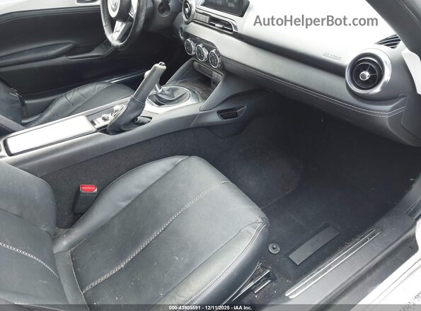 JM1NDAD71M0456862 2021 MAZDA MX-5 MIATA Белый Вид салона спереди