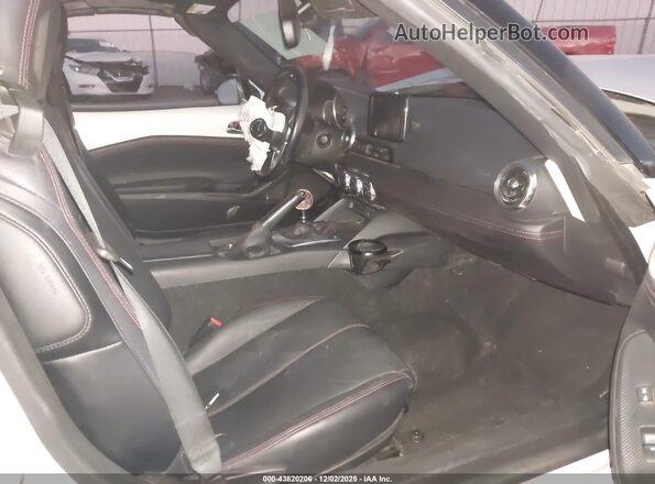 JM1NDAD76J0200776 2018 MAZDA MX-5 MIATA Белый Вид салона спереди