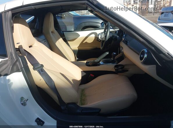 JM1NDAM72R0606047 2024 MAZDA MX-5 MIATA RF Белый Вид салона спереди