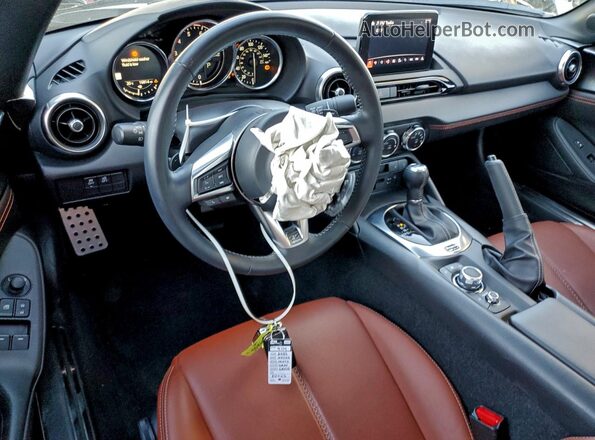 JM1NDAM73P0554408 2023 MAZDA MX-5 Серый Вид панели приборов
