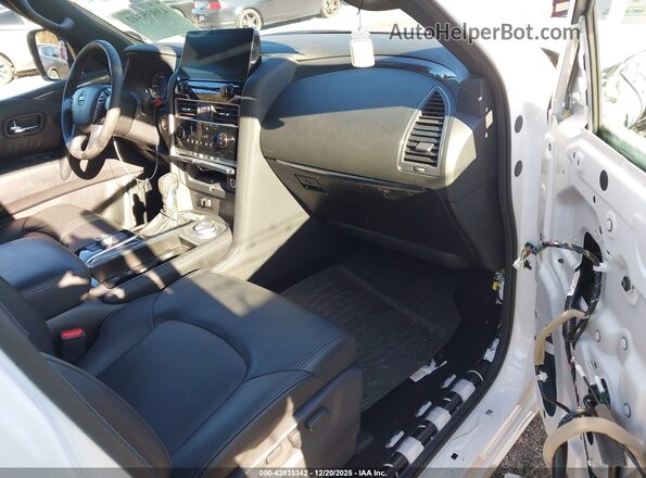 JN8AY2BB1R9850546 2024 NISSAN ARMADA White Vista interior delantera
