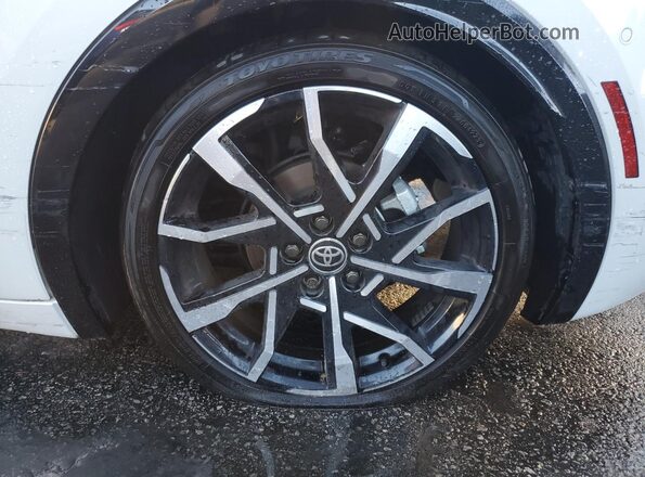 JTDACACUXR3018677 2024 TOYOTA PRIUS Белый 